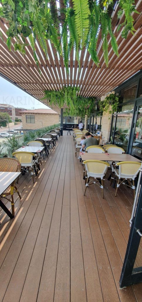 מסעדת ג'ויה ראש פינה - מרפסת עם נוף גלילי ואויר נקי